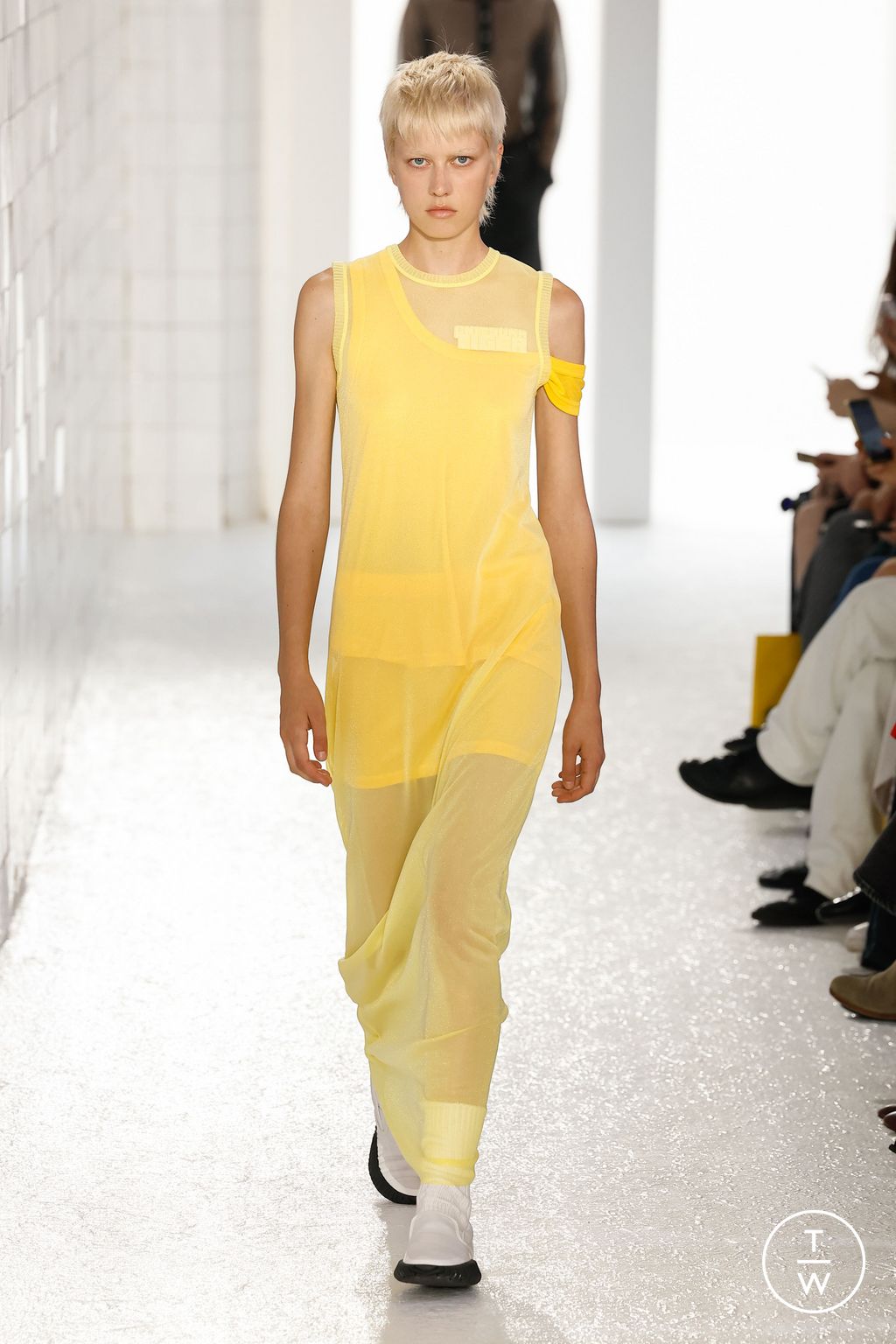 Fashion Week Milan Spring/Summer 2024 look 11 from the Onitsuka Tiger collection womenswear