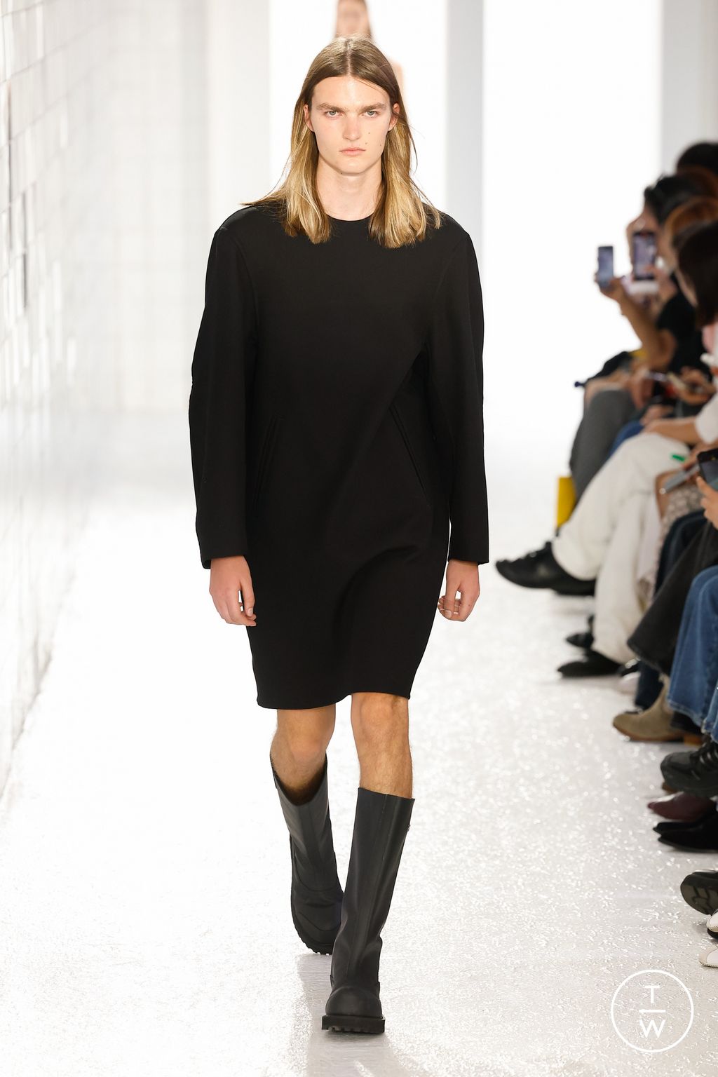 Fashion Week Milan Spring/Summer 2024 look 15 from the Onitsuka Tiger collection womenswear