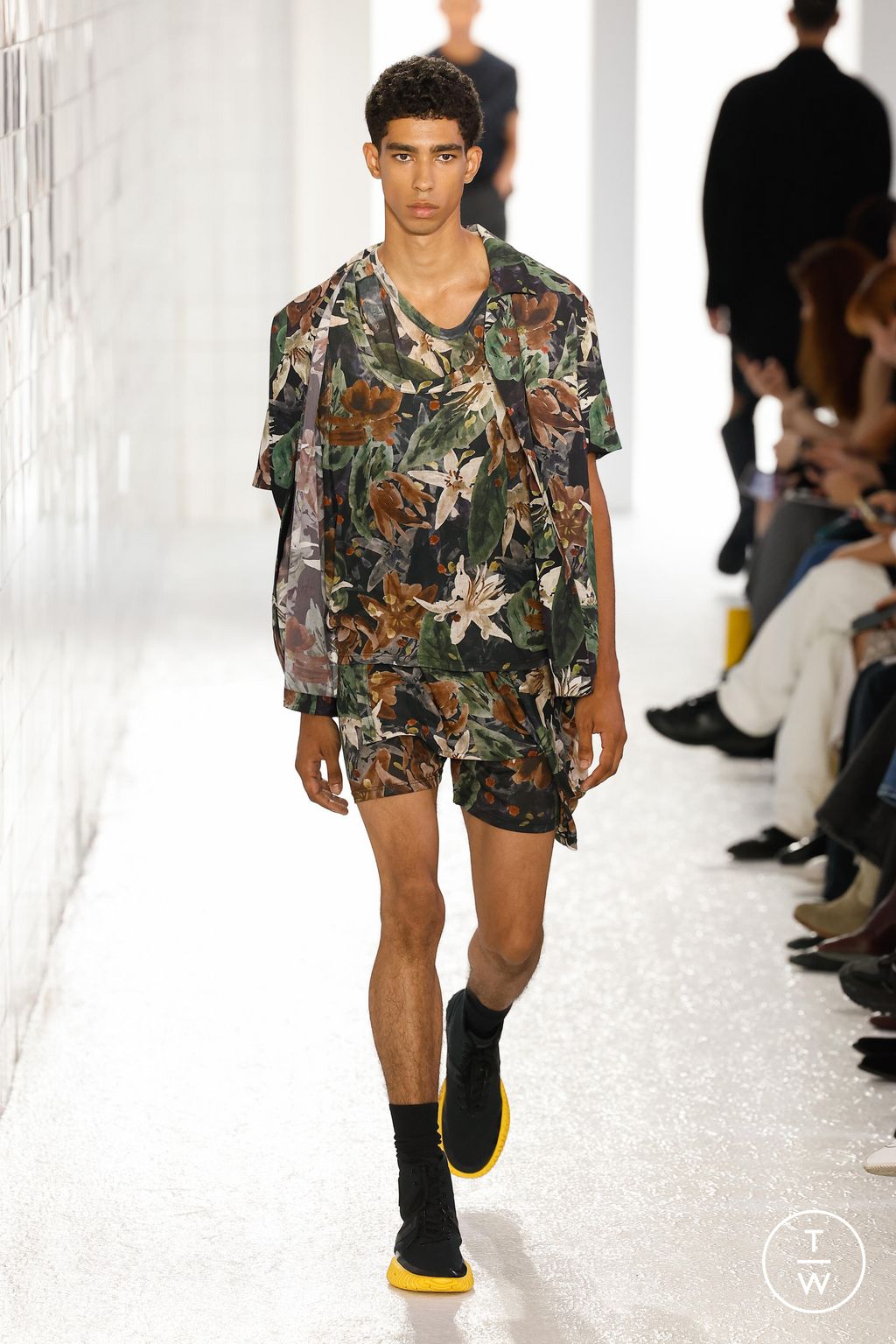 Fashion Week Milan Spring/Summer 2024 look 30 from the Onitsuka Tiger collection womenswear