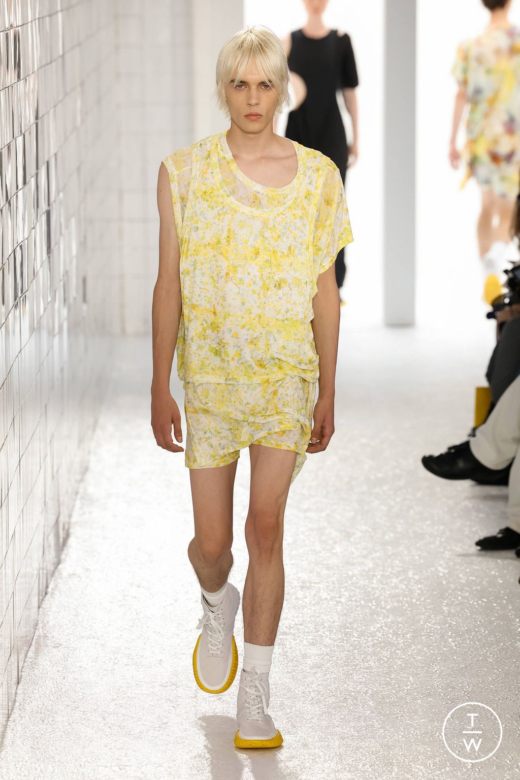 Fashion Week Milan Spring/Summer 2024 look 48 from the Onitsuka Tiger collection womenswear