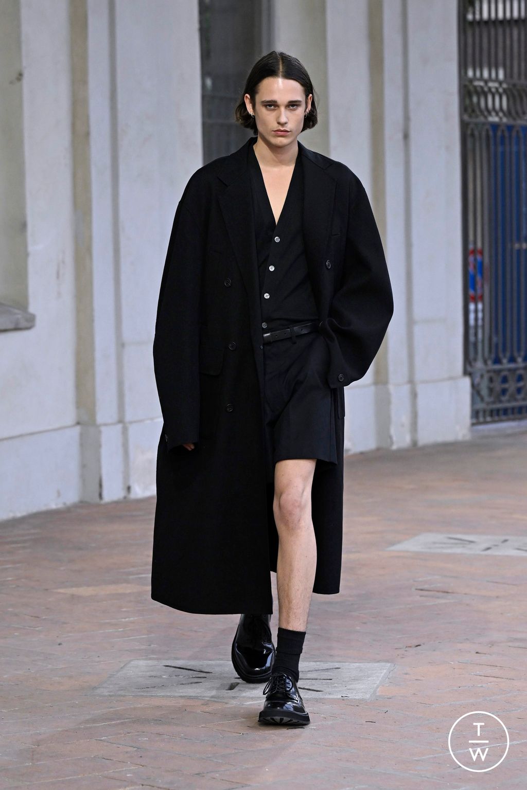 Fashion Week Milan Spring/Summer 2025 look 12 from the Onitsuka Tiger collection womenswear