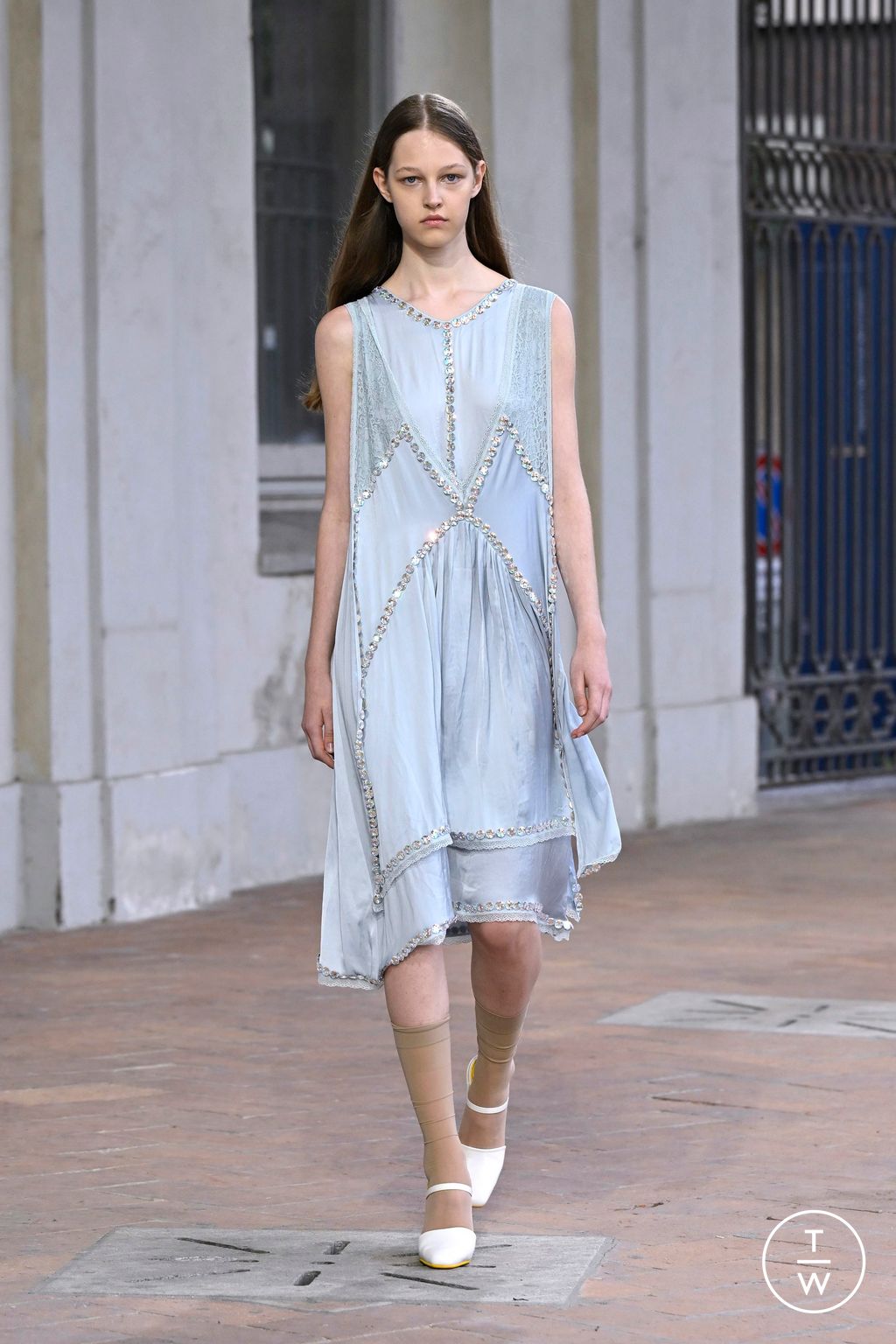 Fashion Week Milan Spring/Summer 2025 look 15 from the Onitsuka Tiger collection womenswear