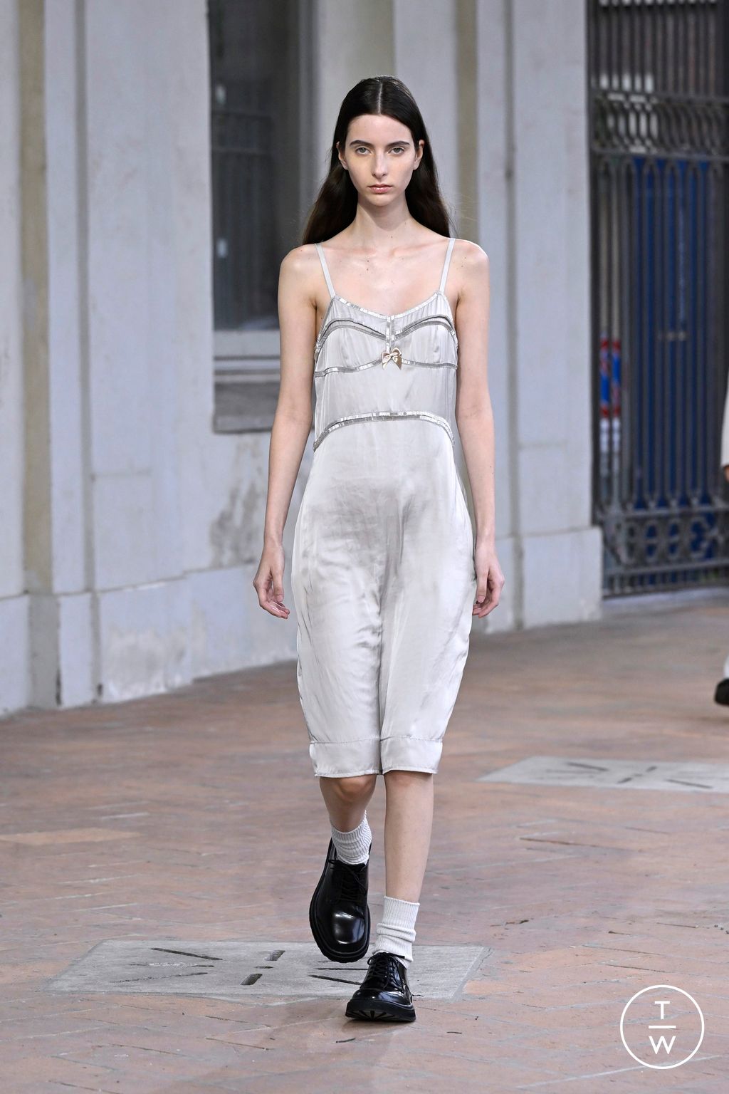 Fashion Week Milan Spring/Summer 2025 look 19 from the Onitsuka Tiger collection womenswear