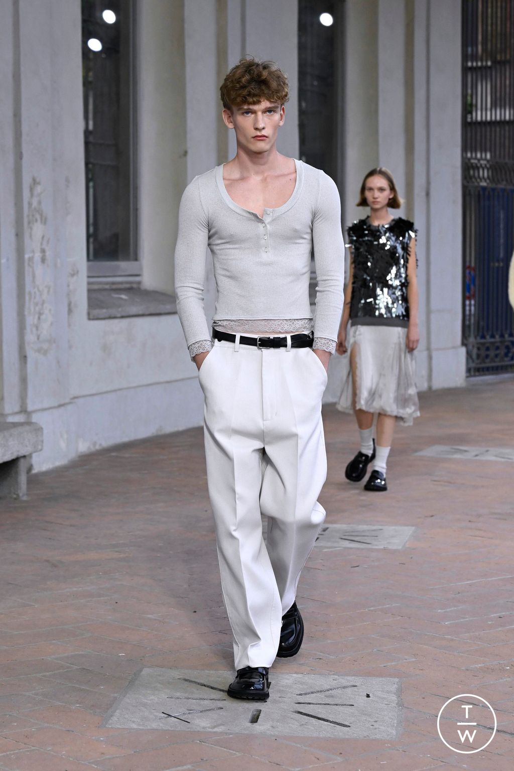 Fashion Week Milan Spring/Summer 2025 look 21 from the Onitsuka Tiger collection womenswear