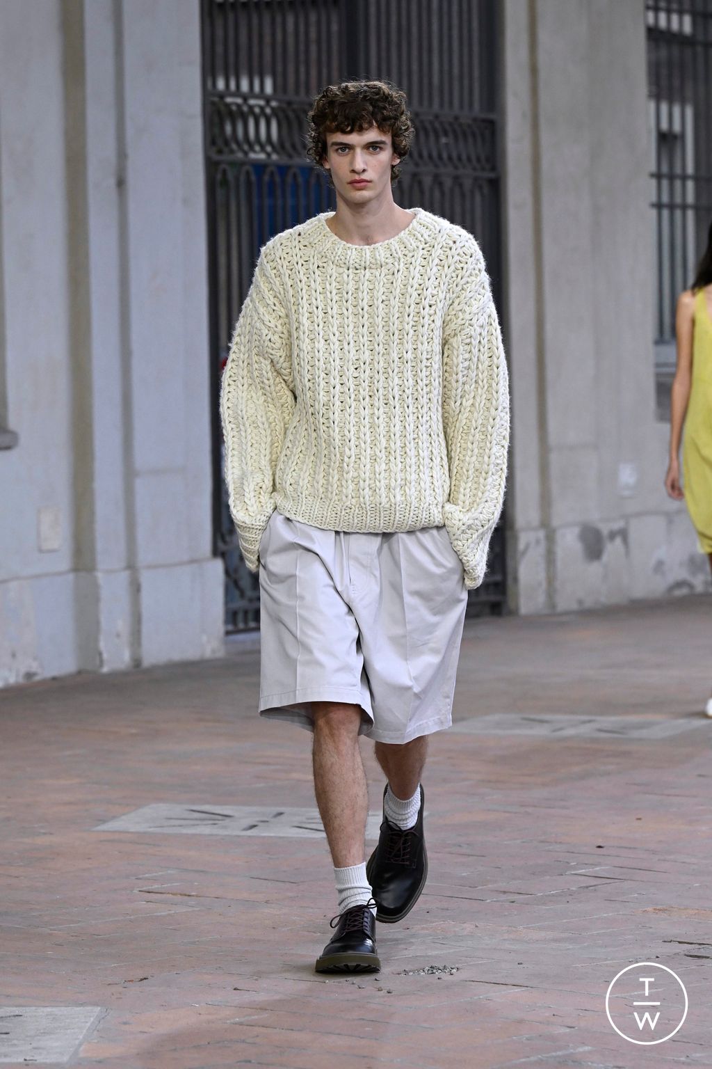 Fashion Week Milan Spring/Summer 2025 look 25 from the Onitsuka Tiger collection womenswear