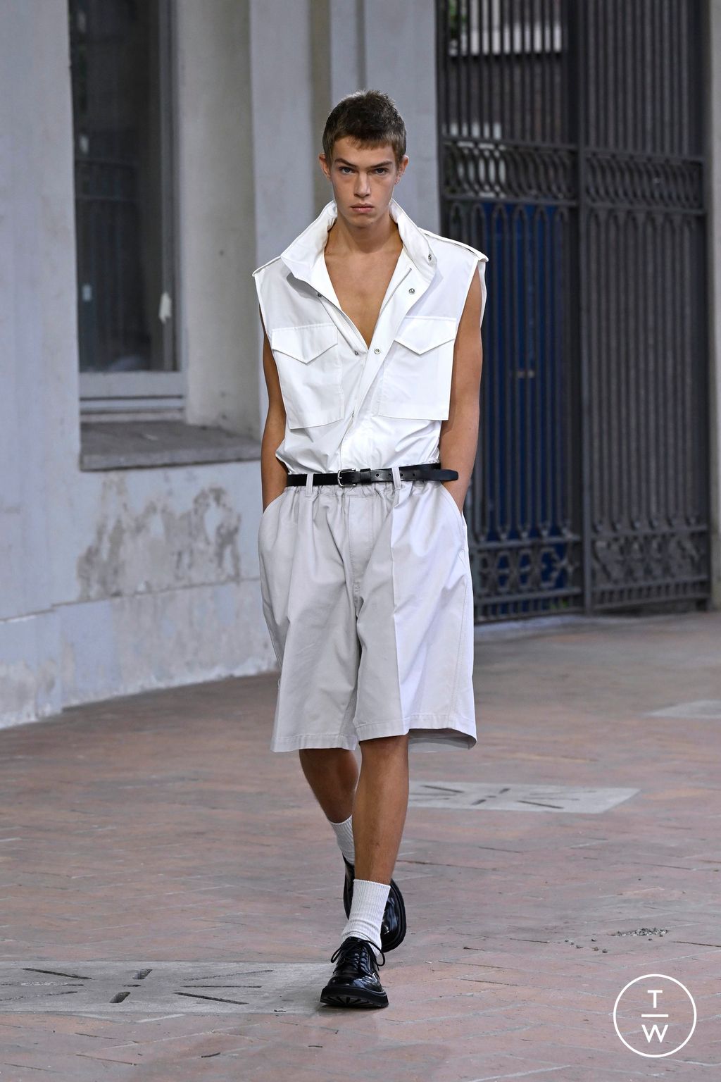 Fashion Week Milan Spring/Summer 2025 look 27 from the Onitsuka Tiger collection womenswear