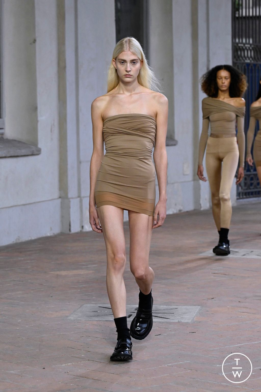 Fashion Week Milan Spring/Summer 2025 look 39 from the Onitsuka Tiger collection womenswear