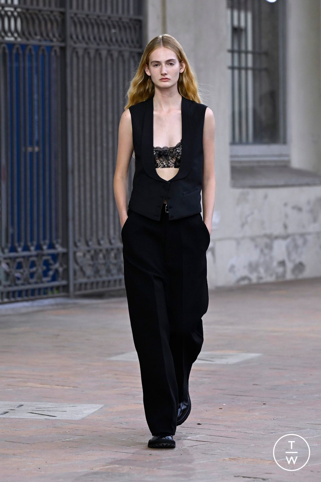 Fashion Week Milan Spring/Summer 2025 look 50 from the Onitsuka Tiger collection womenswear