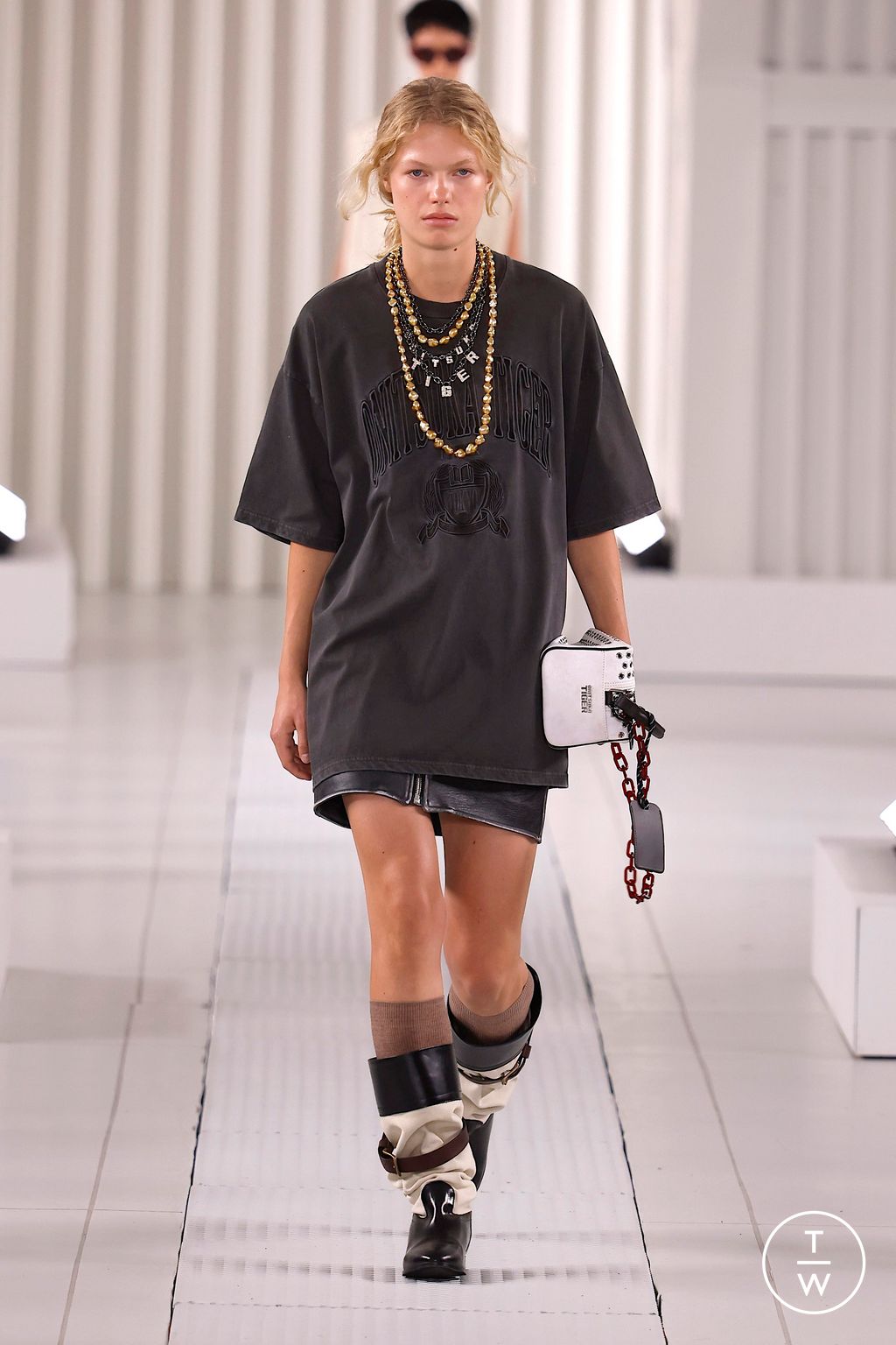 Fashion Week Milan Spring/Summer 2026 look 10 from the Onitsuka Tiger collection womenswear