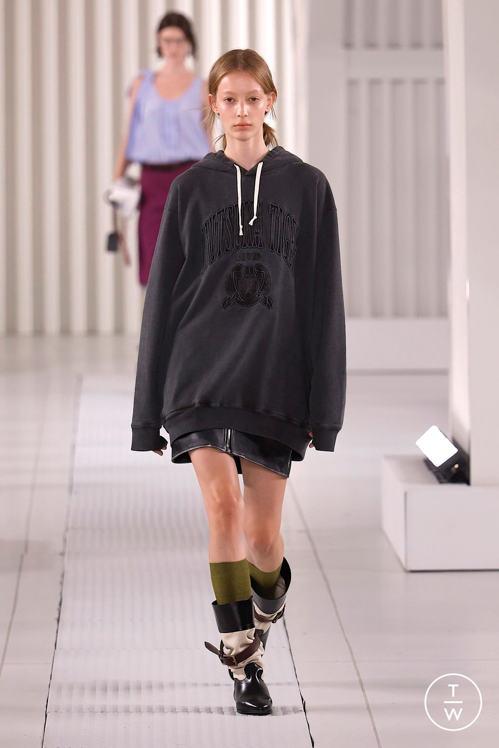Fashion Week Milan Spring/Summer 2026 look 21 de la collection Onitsuka Tiger womenswear