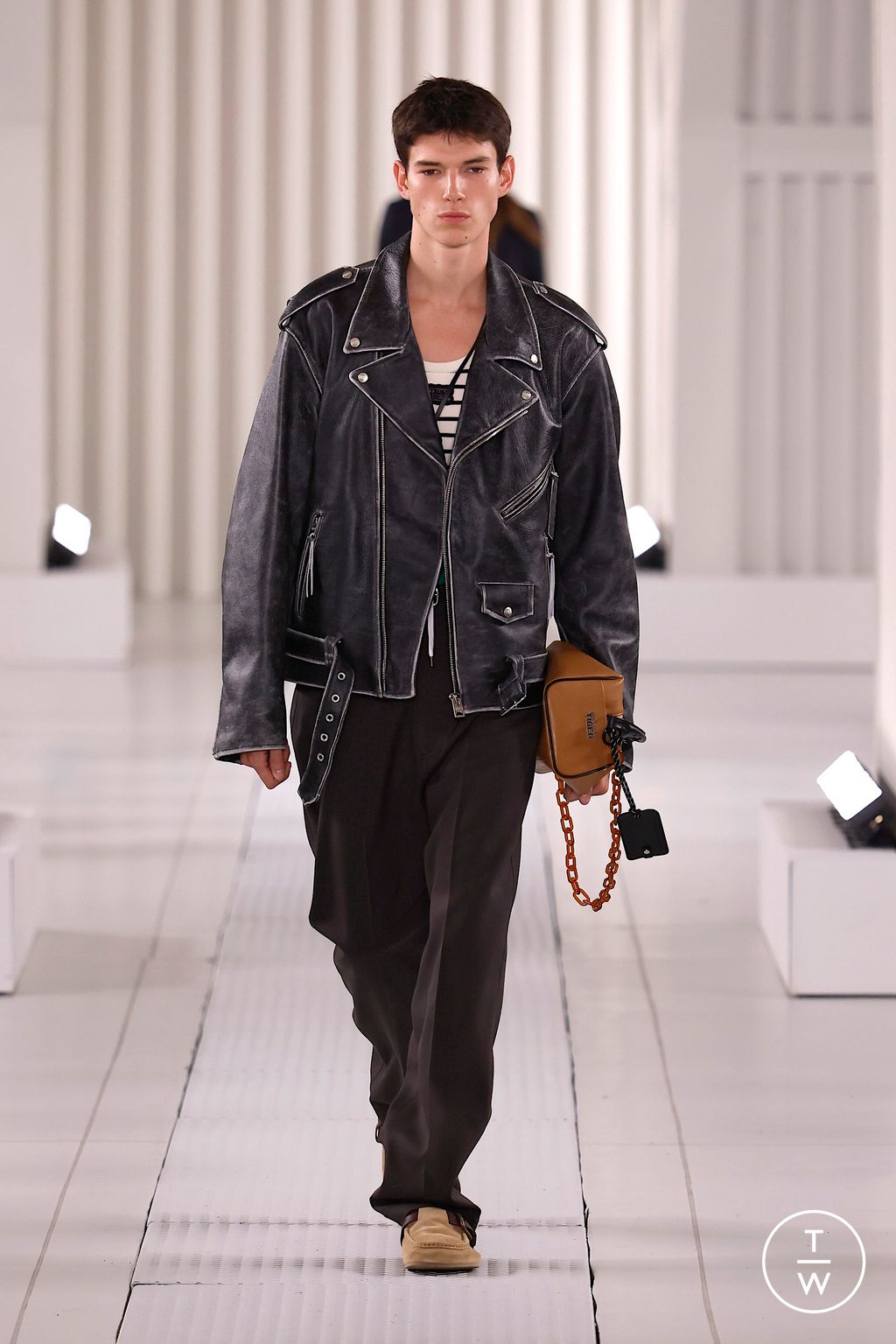 Fashion Week Milan Spring/Summer 2026 look 27 from the Onitsuka Tiger collection womenswear