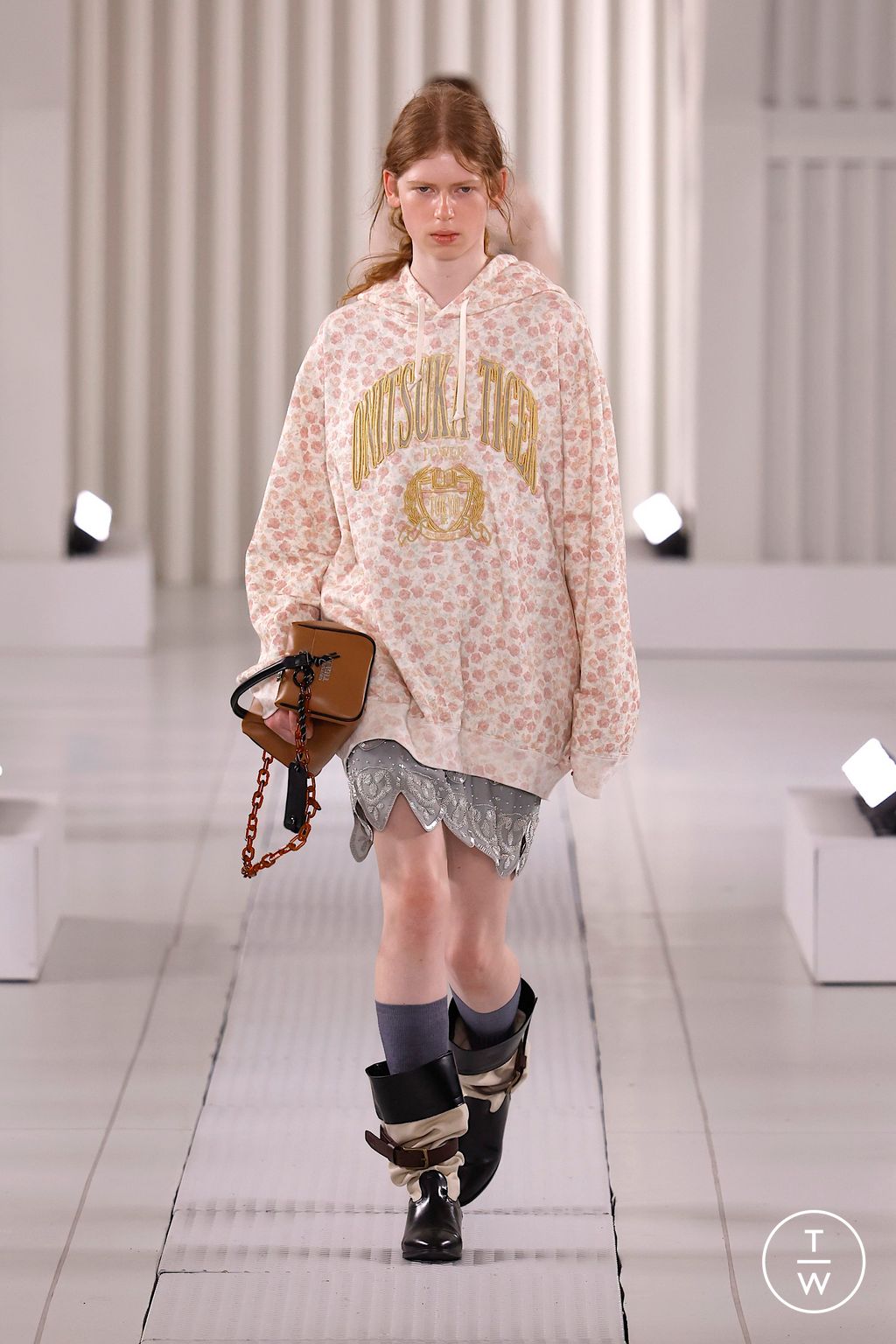 Fashion Week Milan Spring/Summer 2026 look 33 de la collection Onitsuka Tiger womenswear