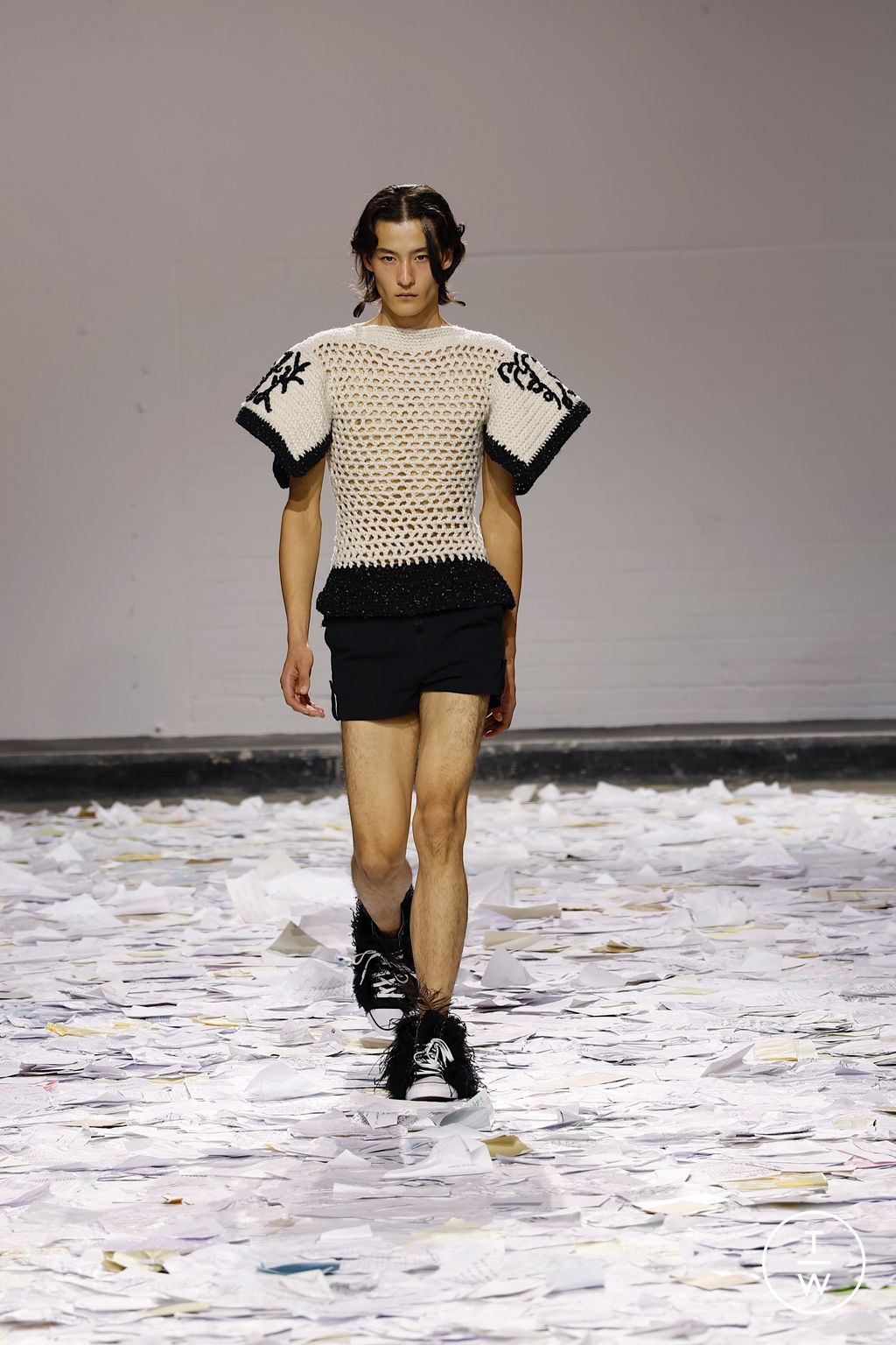 Fashion Week London Spring/Summer 2026 look 18 from the Oscar Ouyang collection womenswear