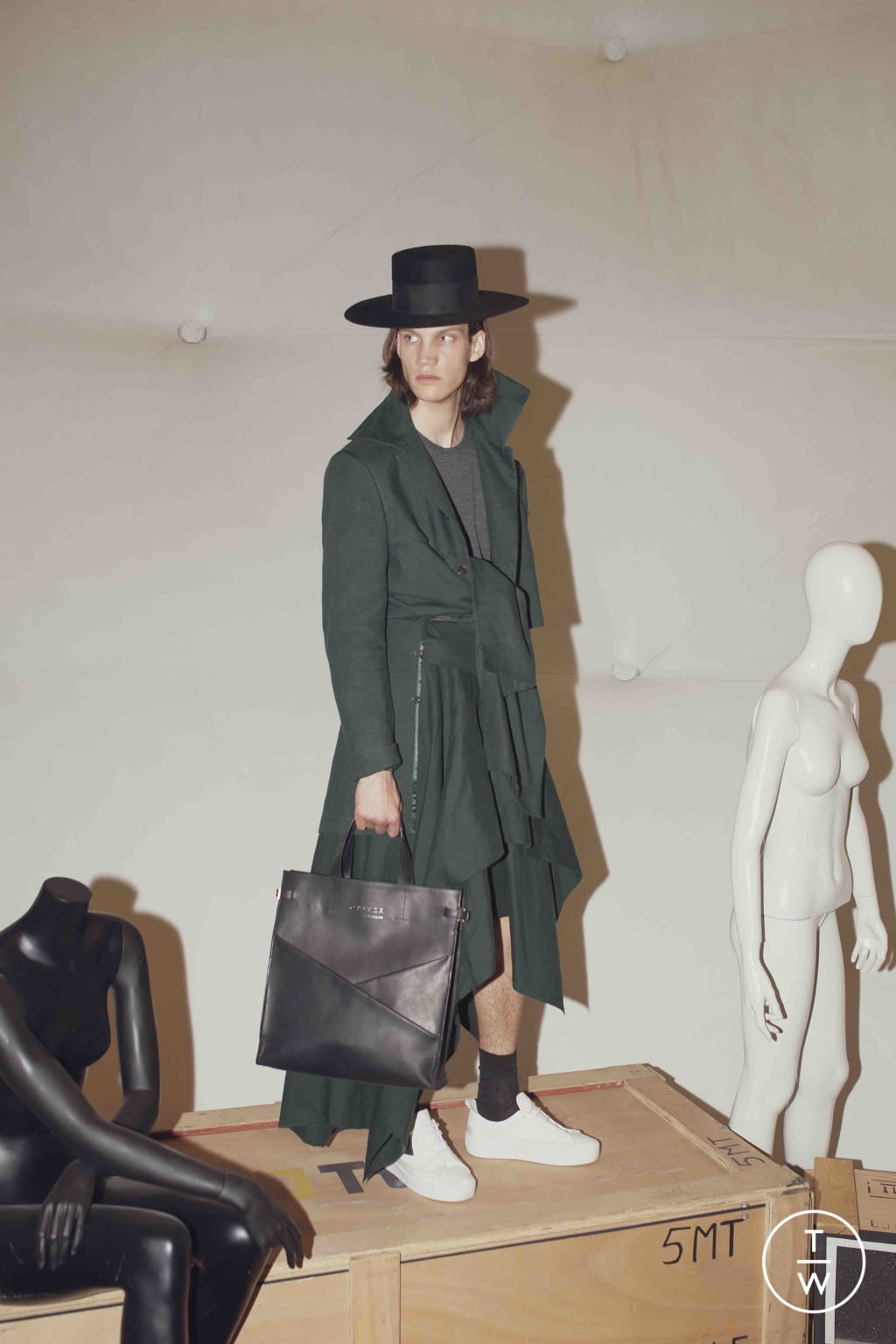 Fashion Week Paris Spring/Summer 2022 look 20 de la collection Oteyza menswear
