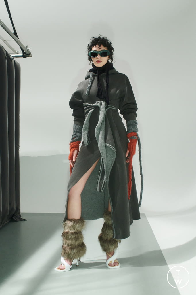Fashion Week Paris Fall/Winter 2022 look 4 de la collection Ottolinger womenswear