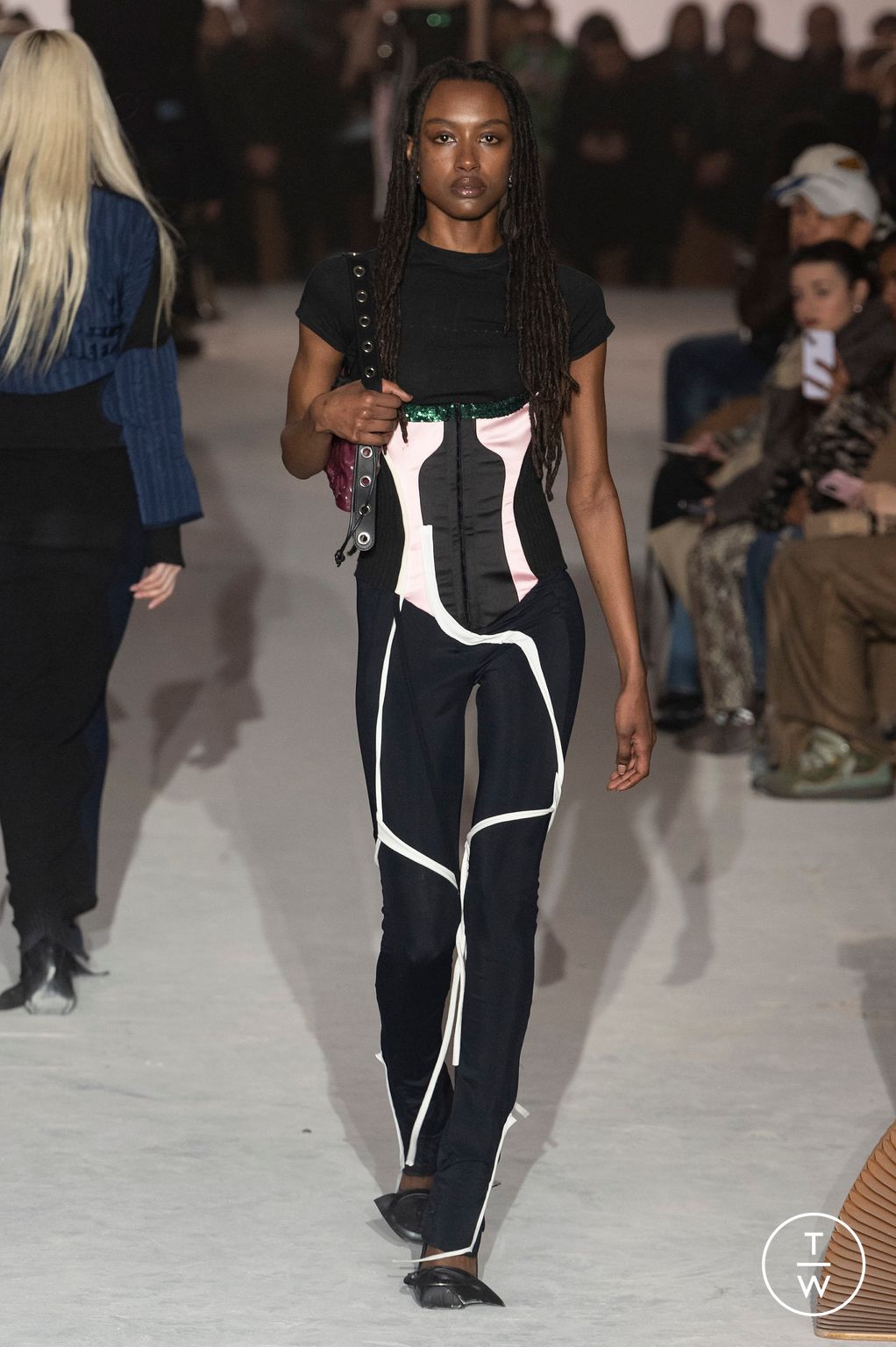 Fashion Week Paris Fall/Winter 2023 look 14 de la collection Ottolinger womenswear
