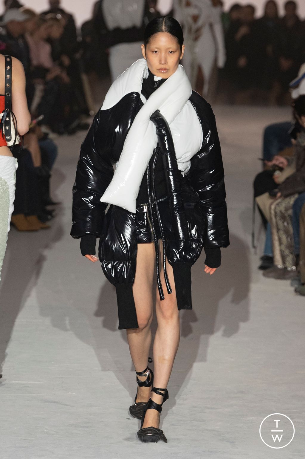 Fashion Week Paris Fall/Winter 2023 look 30 from the Ottolinger collection womenswear