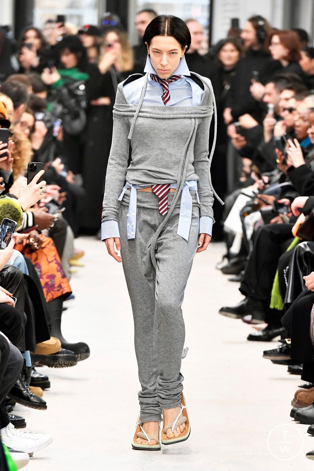 Fashion Week Paris Fall/Winter 2024 look 1 de la collection Ottolinger womenswear