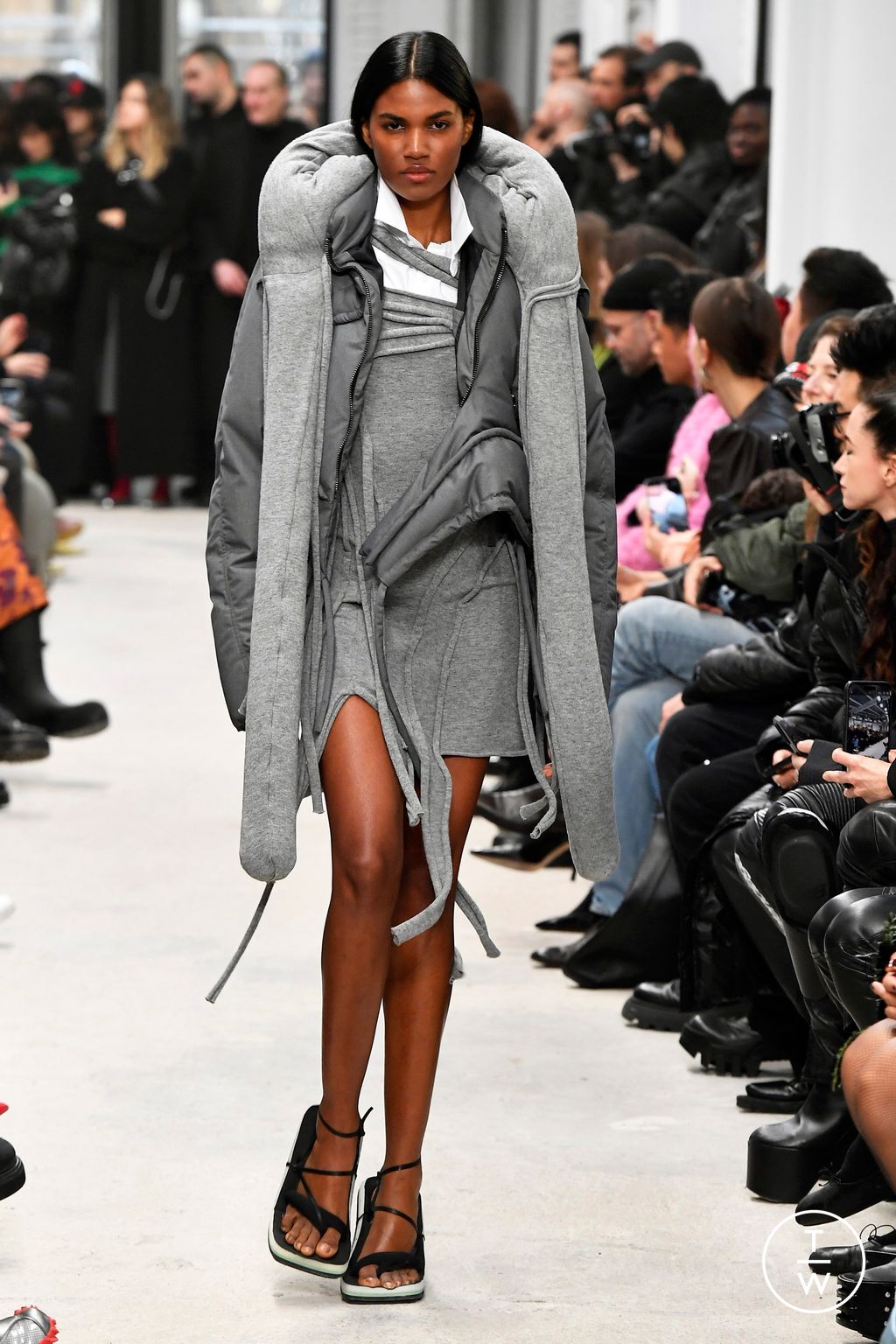 Fashion Week Paris Fall/Winter 2024 look 12 de la collection Ottolinger womenswear