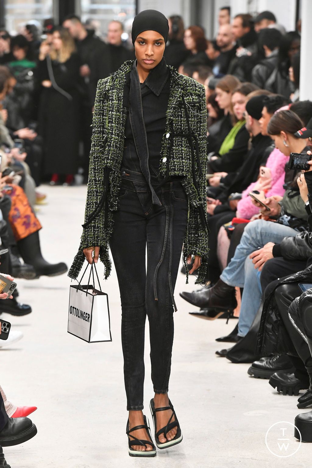 Fashion Week Paris Fall/Winter 2024 look 21 de la collection Ottolinger womenswear