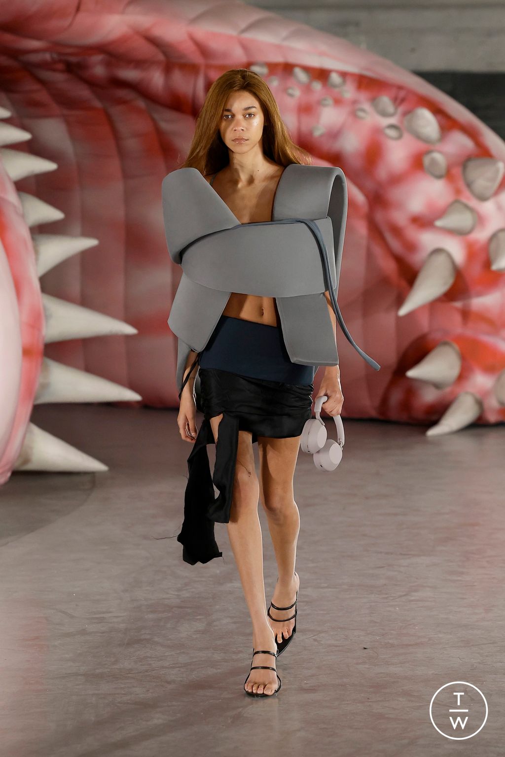 Fashion Week Paris Spring-Summer 2025 look 34 from the Ottolinger collection womenswear