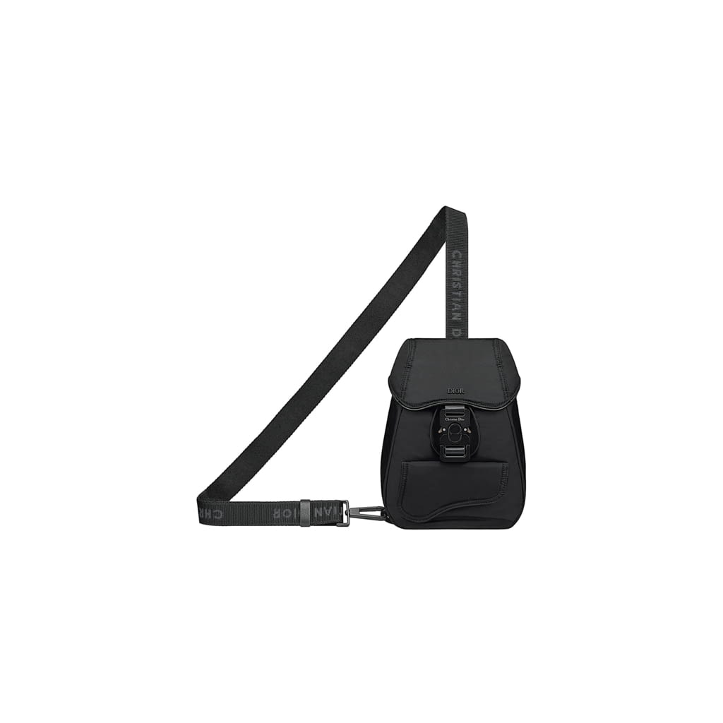 Fashion Week Paris Spring/Summer 2020 look 16 from the Dior Homme collection 男装配饰