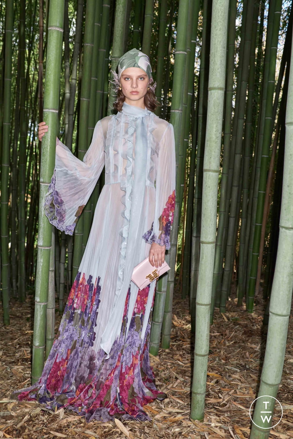 Fashion Week Paris Resort 2020 look 19 from the Valentino collection 女装