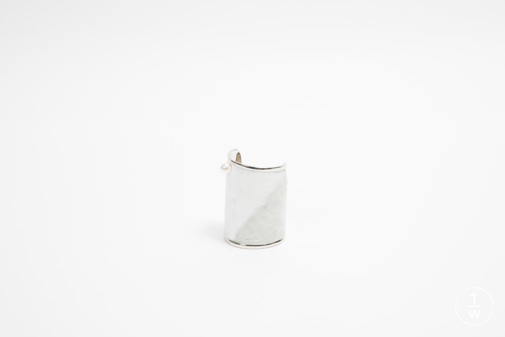 Fashion Week Paris Spring/Summer 2018 look 48 from the Maison Margiela collection womenswear accessories