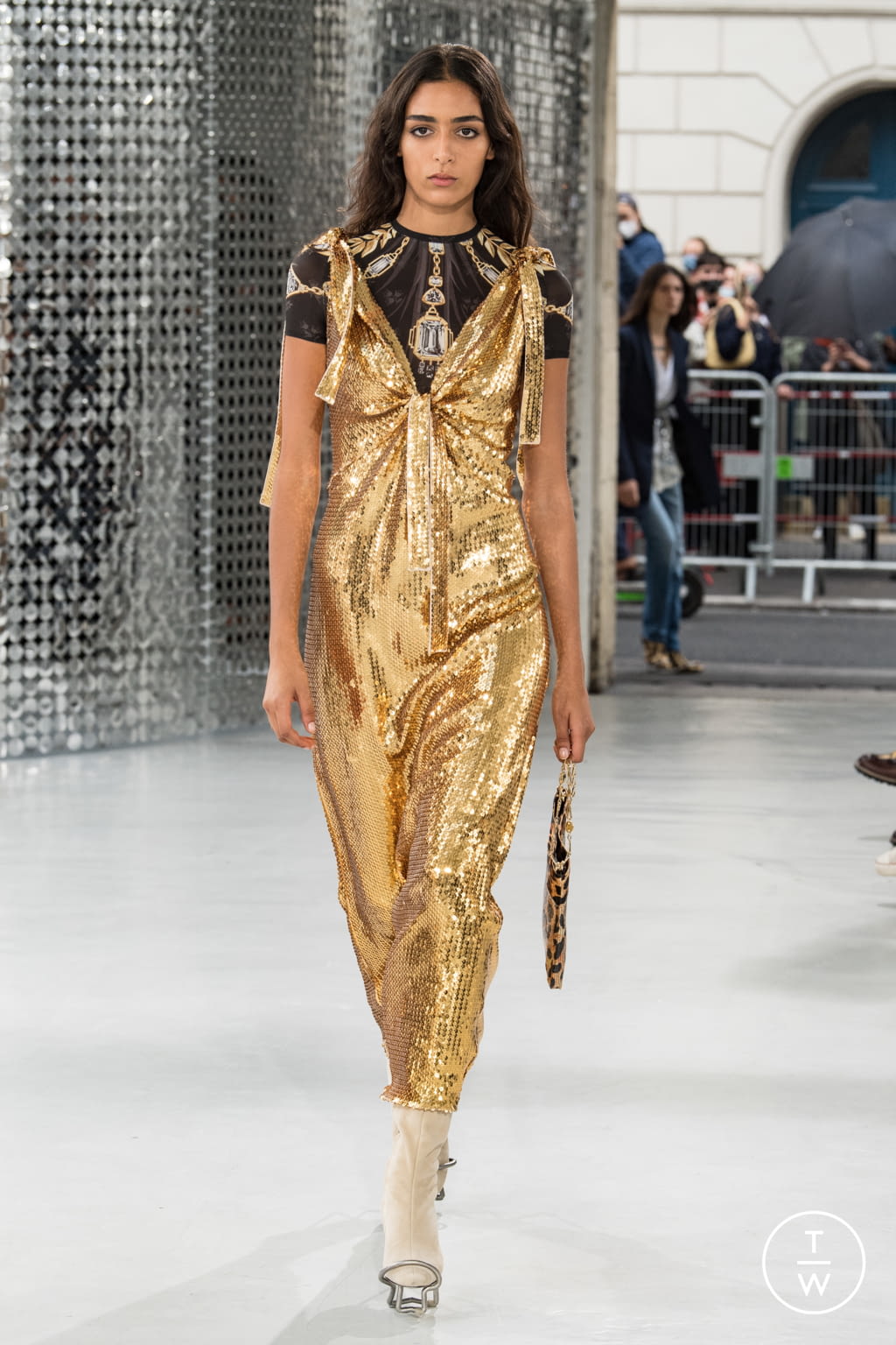 Fashion Week Paris Spring/Summer 2021 look 15 from the Rabanne collection 女装