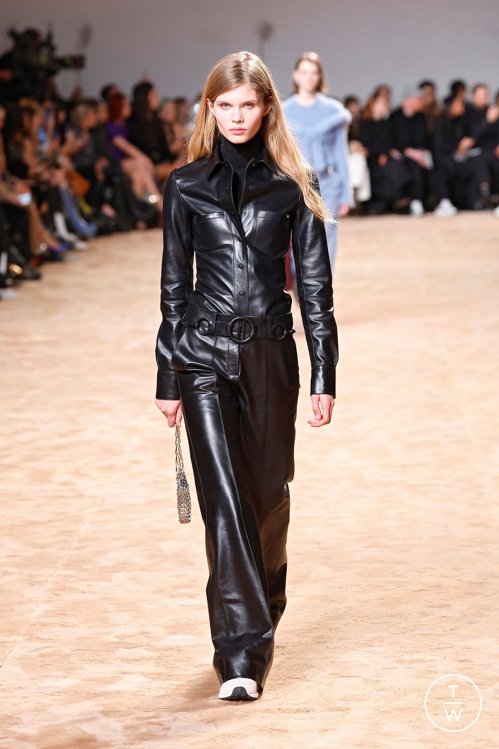 Fashion Week Paris Fall/Winter 2023 look 7 from the Rabanne collection 女装