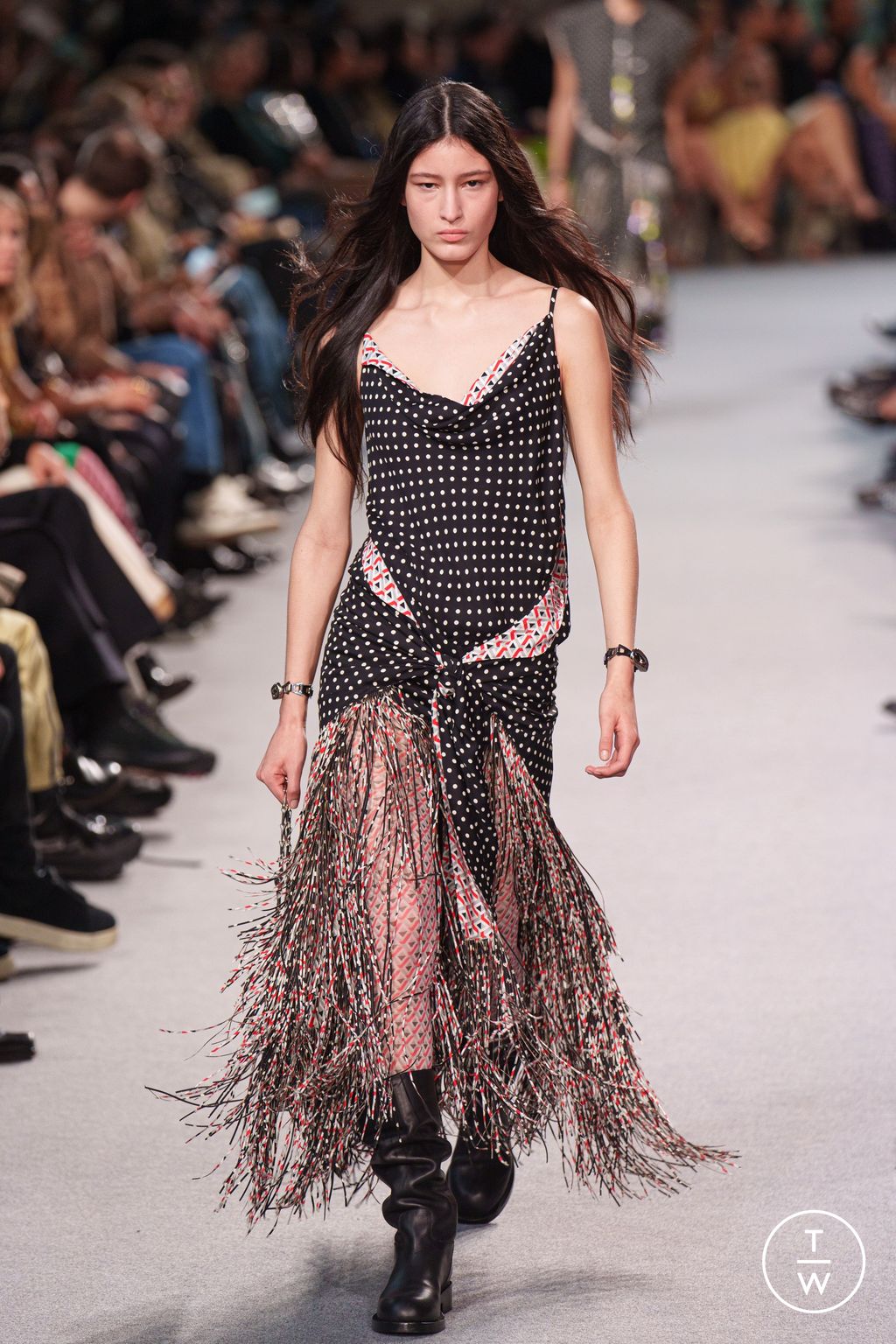 Fashion Week Paris Fall/Winter 2024 look 24 de la collection Rabanne womenswear