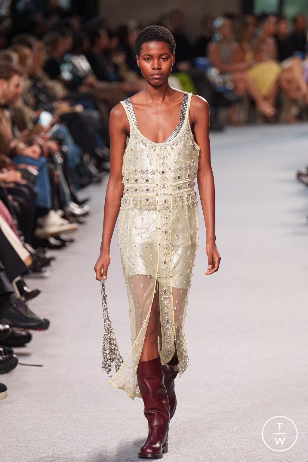 Fashion Week Paris Fall/Winter 2024 look 26 from the Rabanne collection 女装