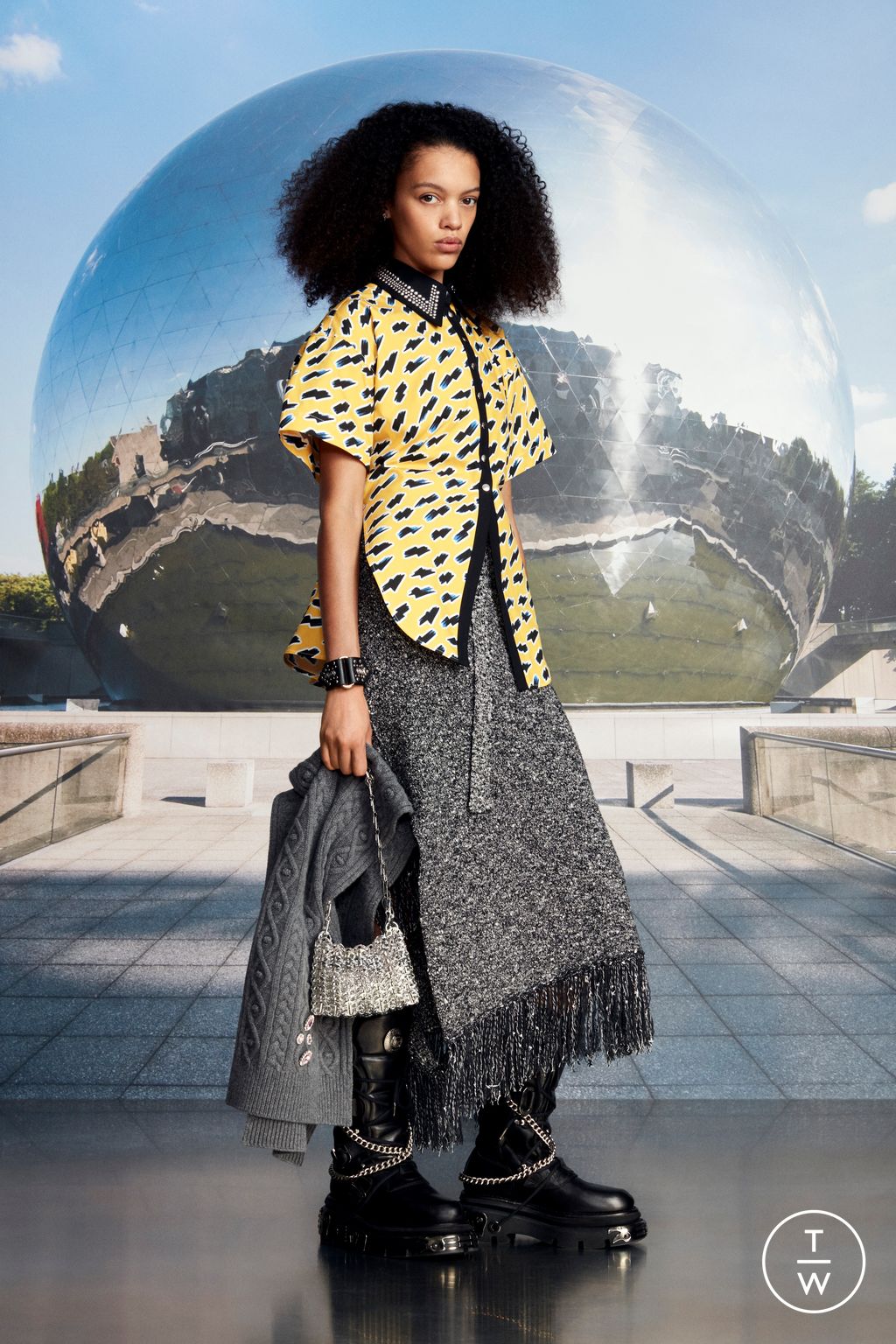 Fashion Week Paris Pre-Fall 2023 look 1 from the Rabanne collection womenswear