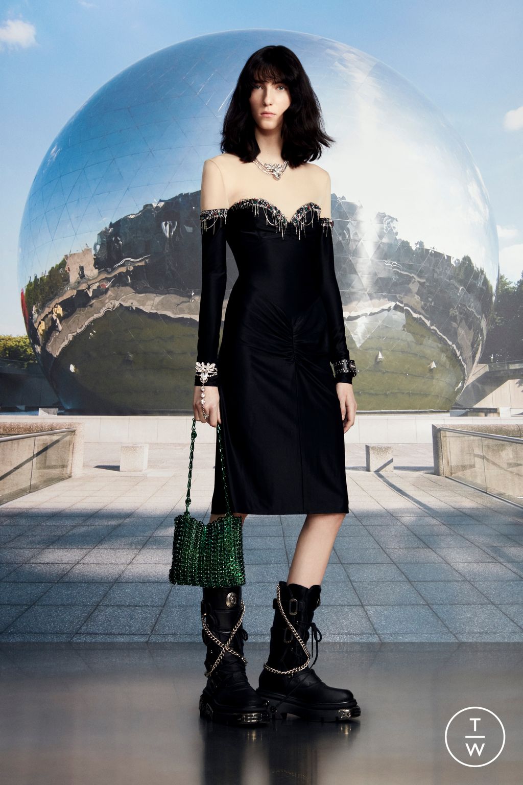 Fashion Week Paris Pre-Fall 2023 look 10 from the Rabanne collection womenswear
