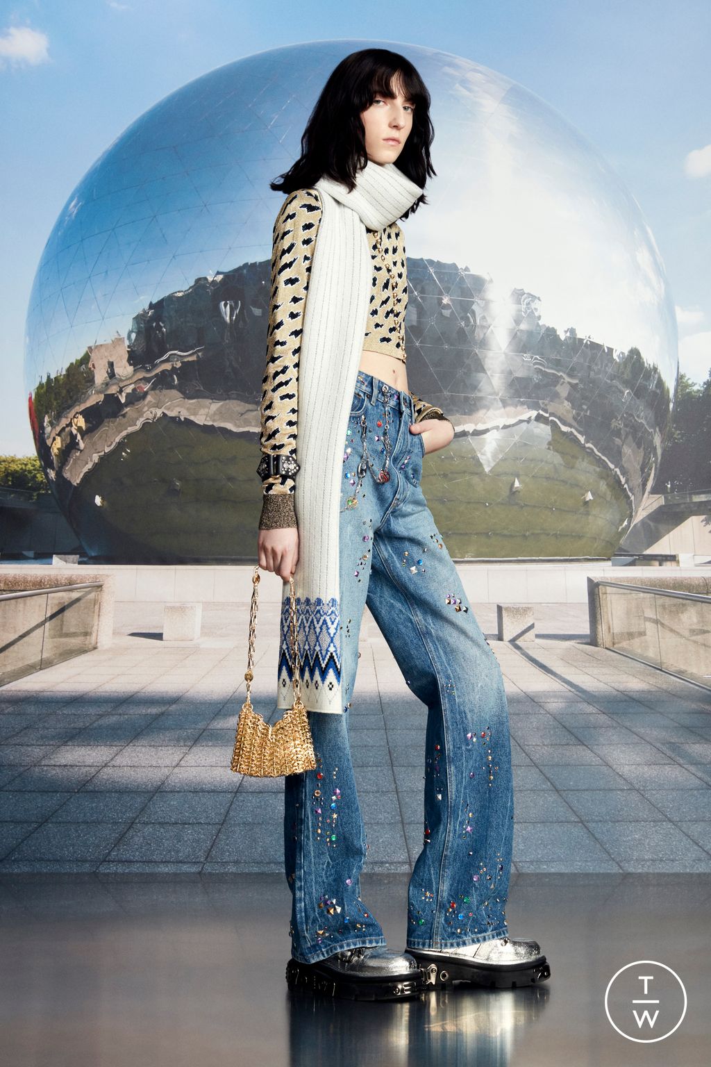 Fashion Week Paris Pre-Fall 2023 look 17 from the Rabanne collection 女装
