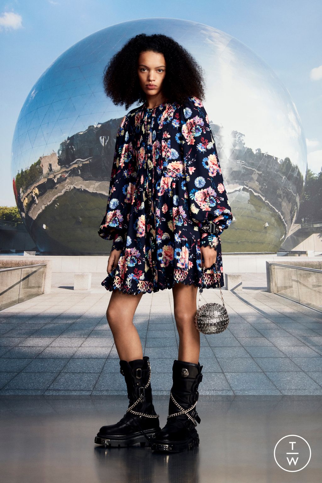 Fashion Week Paris Pre-Fall 2023 look 20 from the Rabanne collection 女装