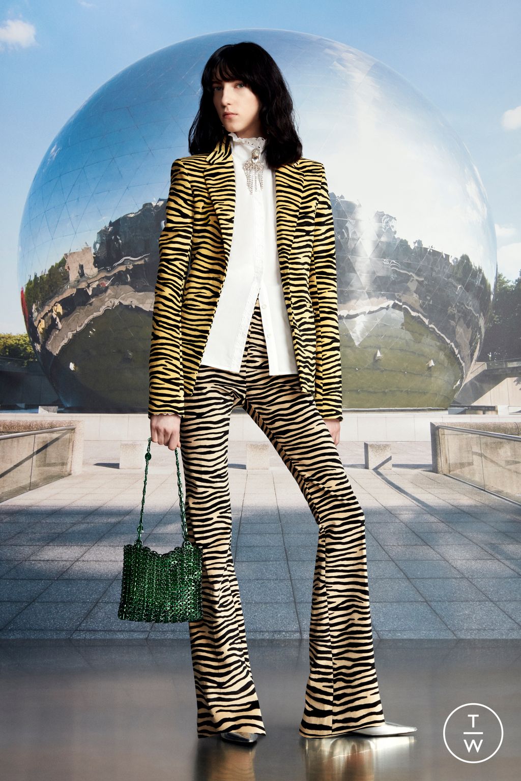 Fashion Week Paris Pre-Fall 2023 look 3 from the Rabanne collection womenswear