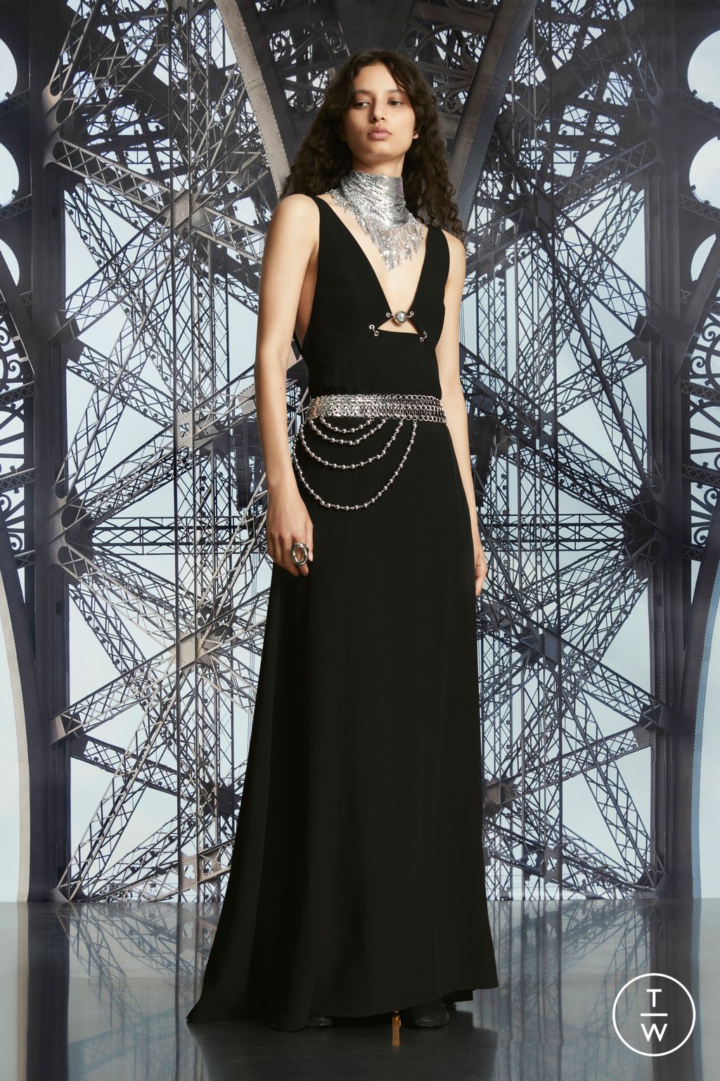 Fashion Week Paris Resort 2024 look 6 from the Rabanne collection 女装