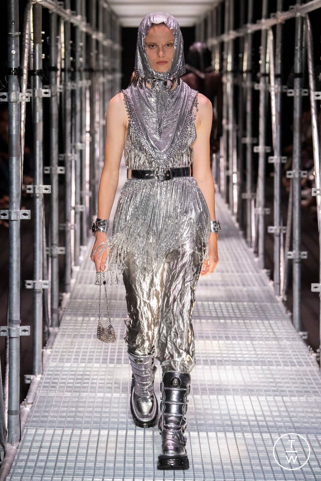 Fashion Week Paris Spring/Summer 2023 look 17 from the Paco Rabanne collection 女装