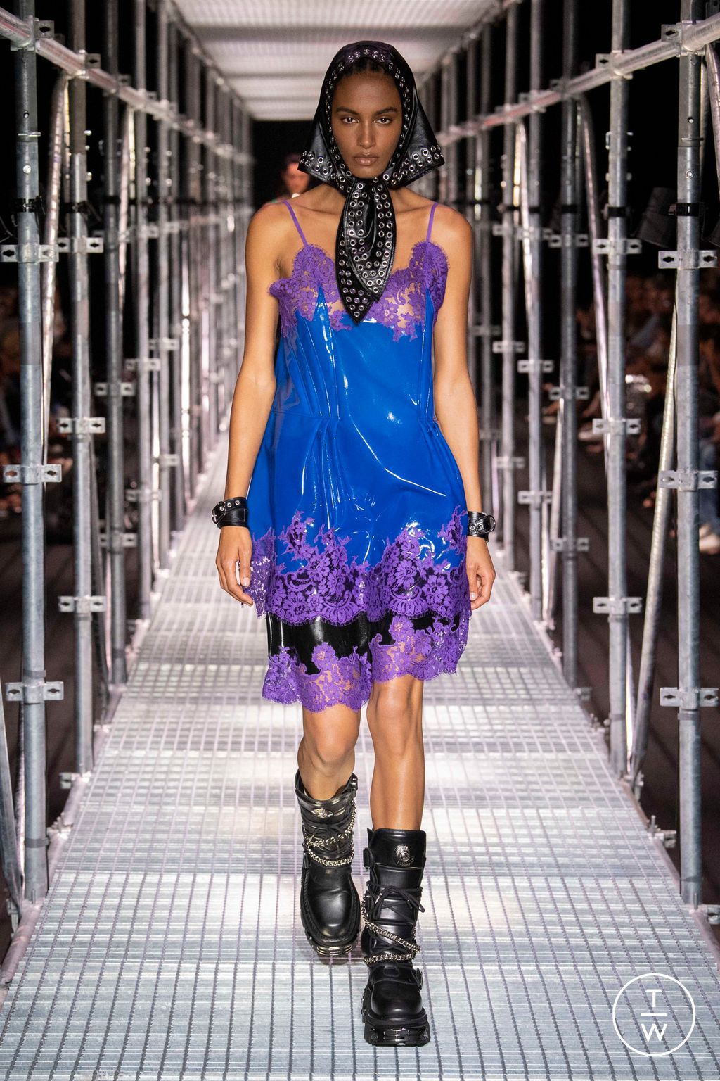 Fashion Week Paris Spring/Summer 2023 look 2 de la collection Paco Rabanne womenswear