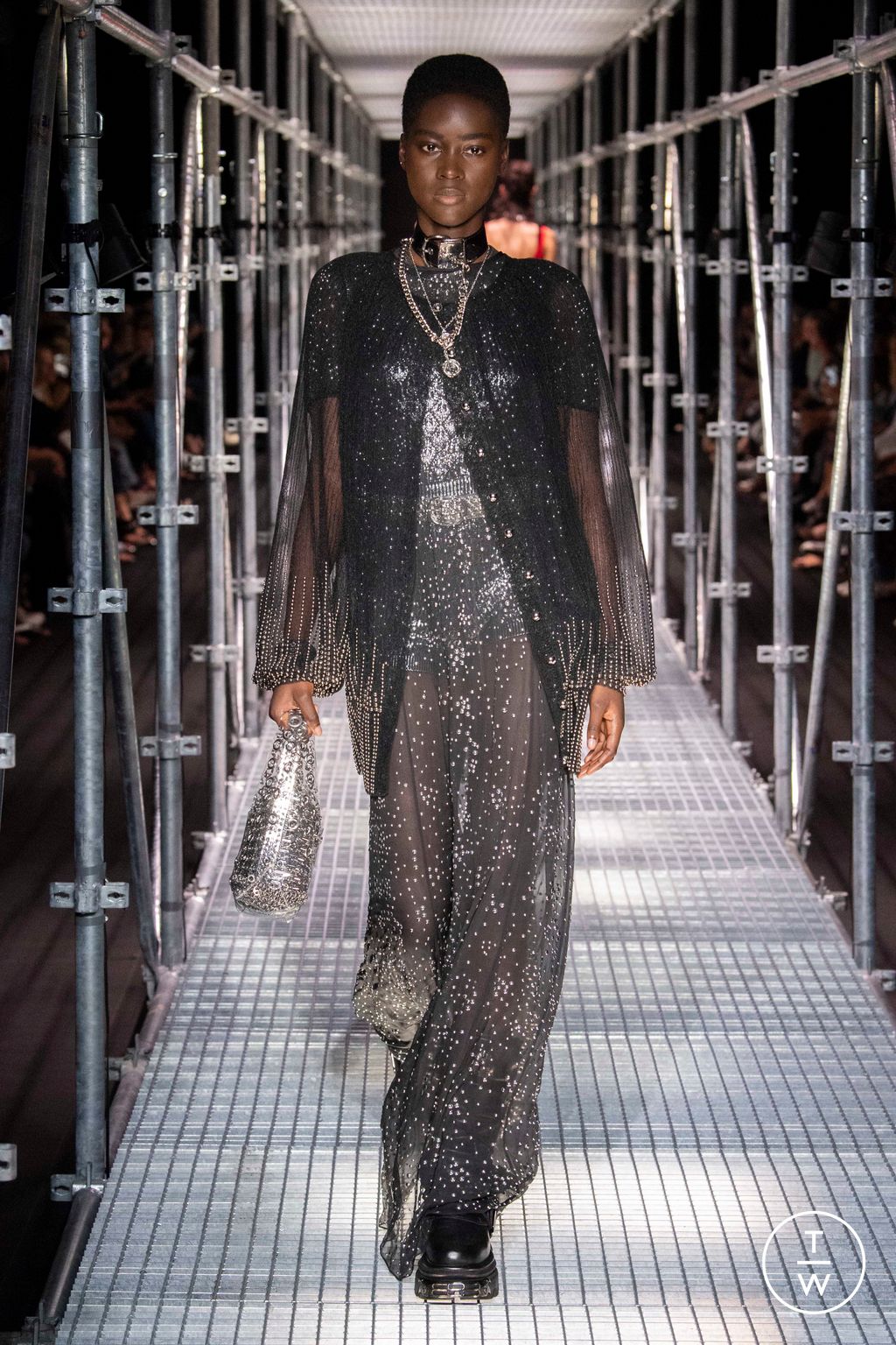 Fashion Week Paris Spring/Summer 2023 look 29 from the Paco Rabanne collection 女装