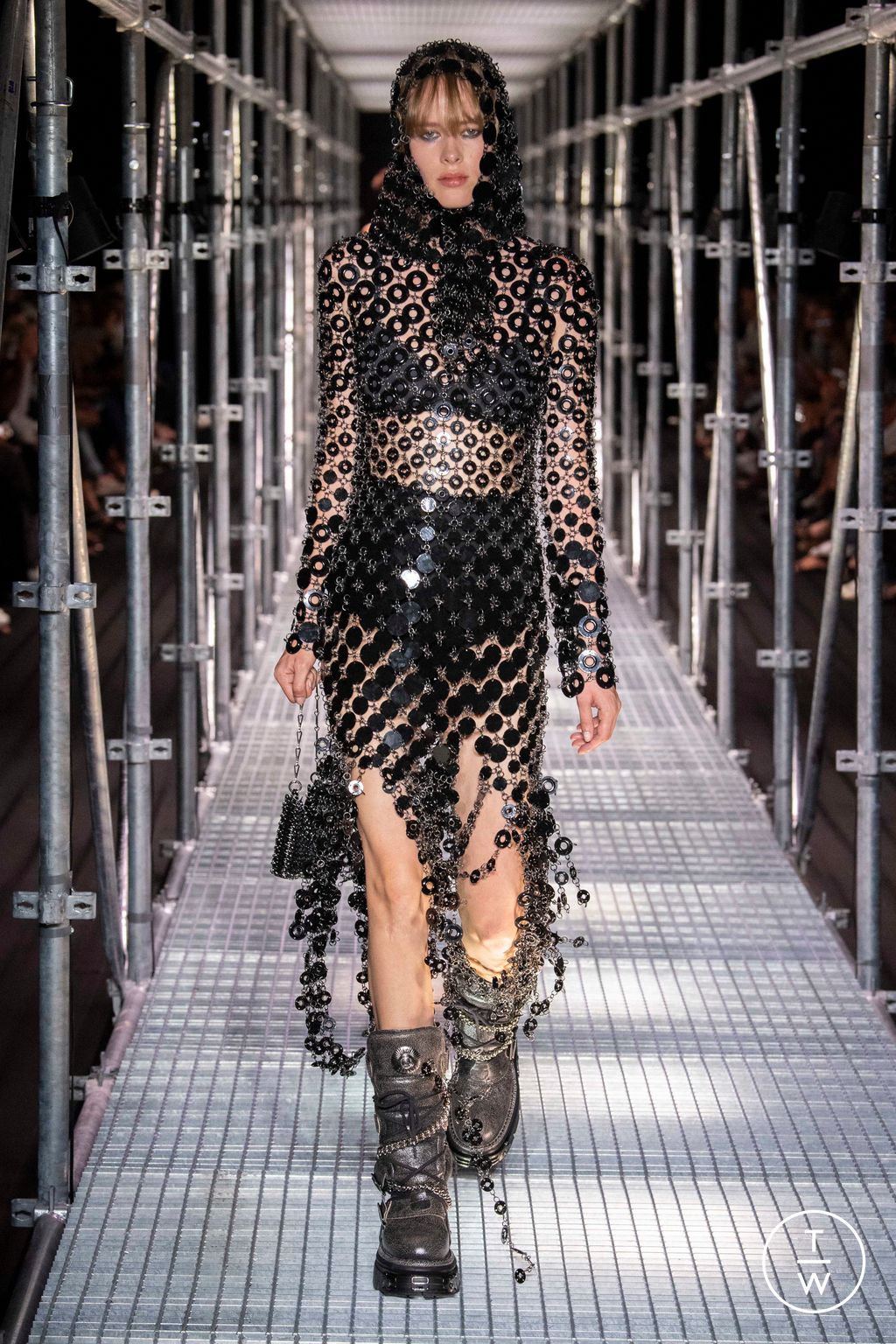 Fashion Week Paris Spring/Summer 2023 look 34 from the Paco Rabanne collection 女装