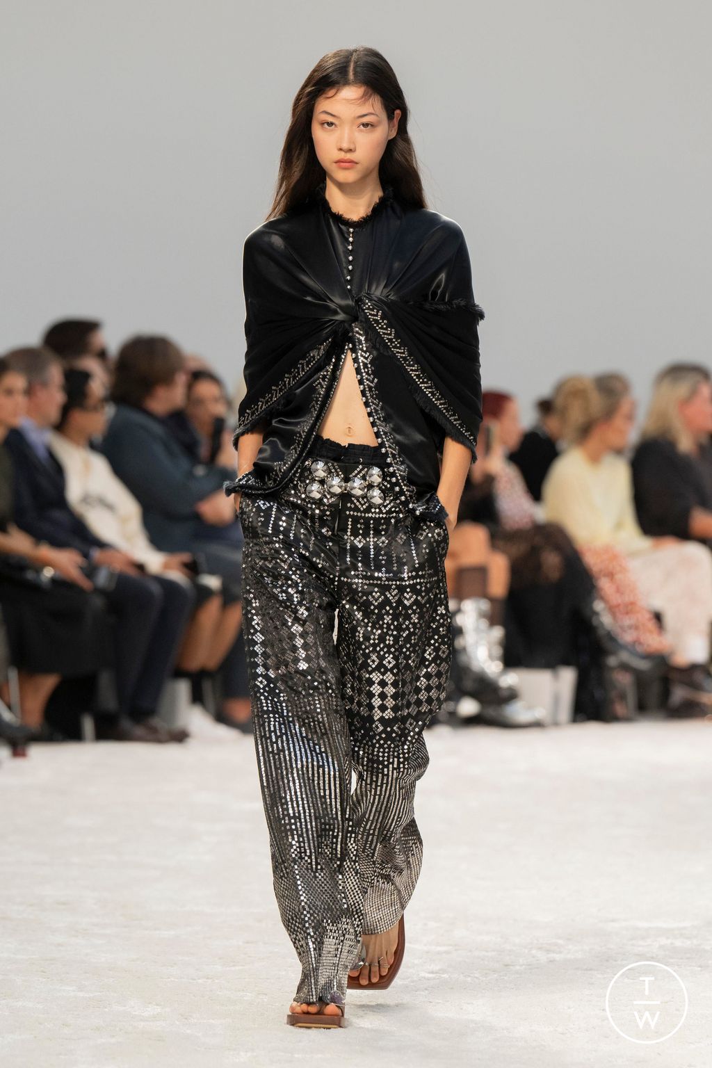 Fashion Week Paris Spring/Summer 2024 look 16 from the Rabanne collection 女装
