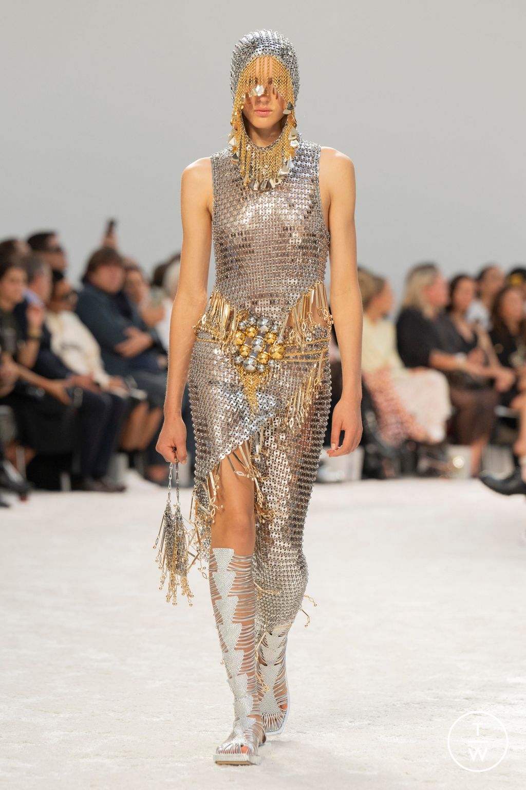 Fashion Week Paris Spring/Summer 2024 look 20 from the Rabanne collection womenswear