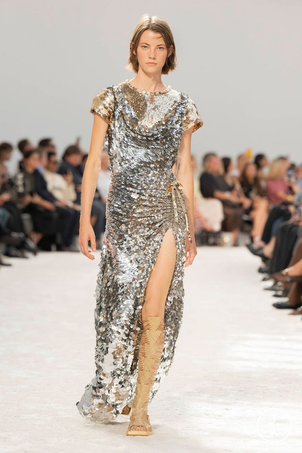 Fashion Week Paris Spring/Summer 2024 look 21 from the Rabanne collection 女装