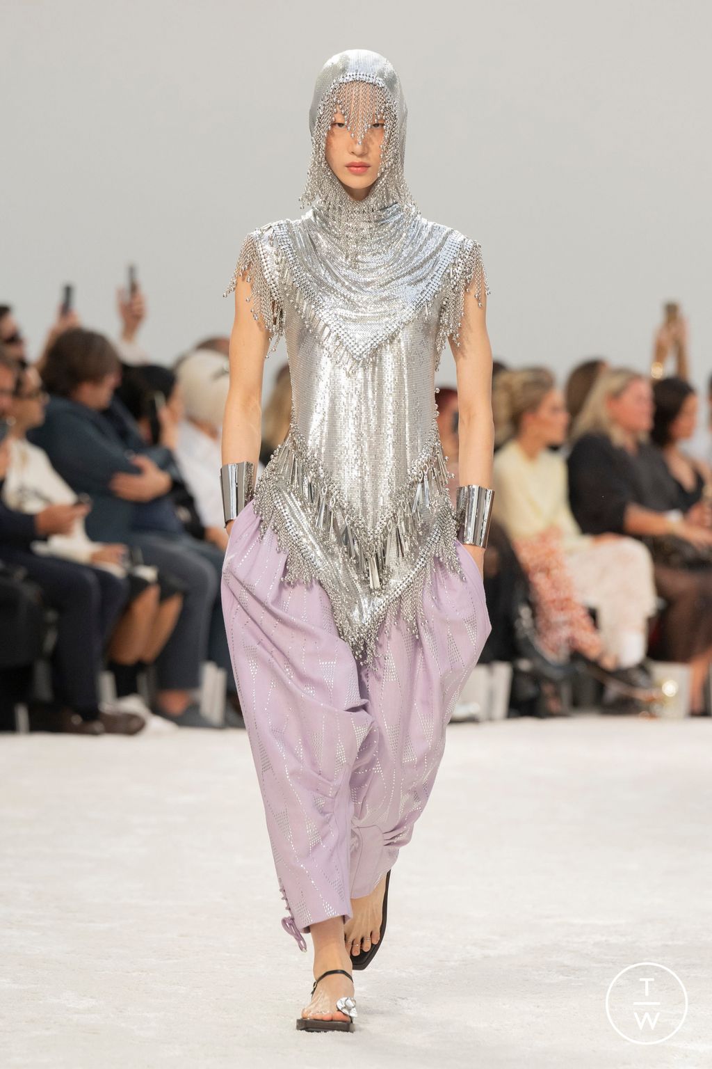 Fashion Week Paris Spring/Summer 2024 look 22 from the Rabanne collection womenswear