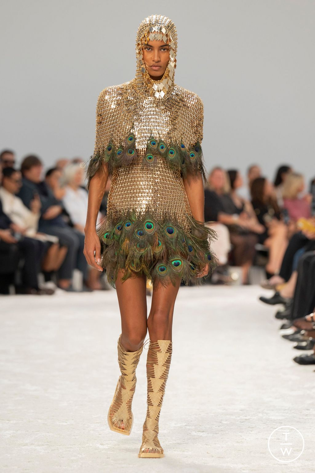 Fashion Week Paris Spring/Summer 2024 look 23 from the Rabanne collection 女装