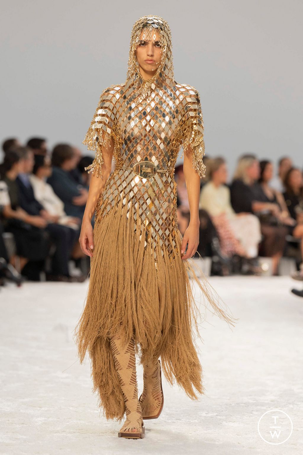 Fashion Week Paris Spring/Summer 2024 look 26 from the Rabanne collection 女装
