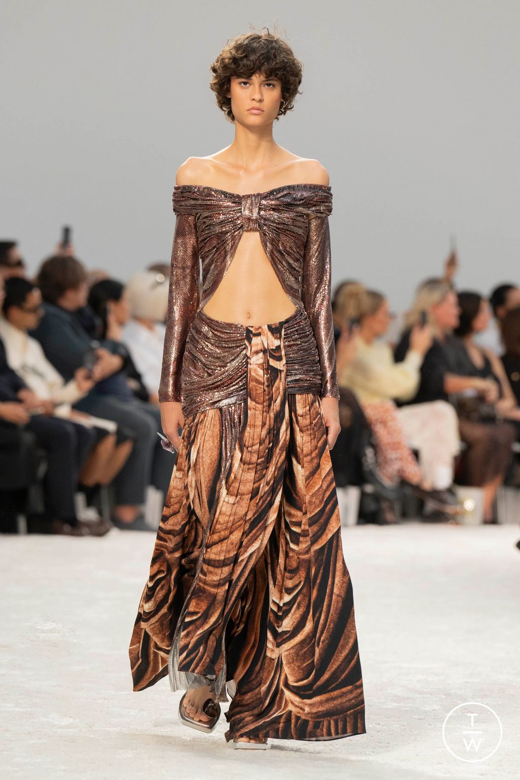 Fashion Week Paris Spring/Summer 2024 look 27 from the Rabanne collection 女装