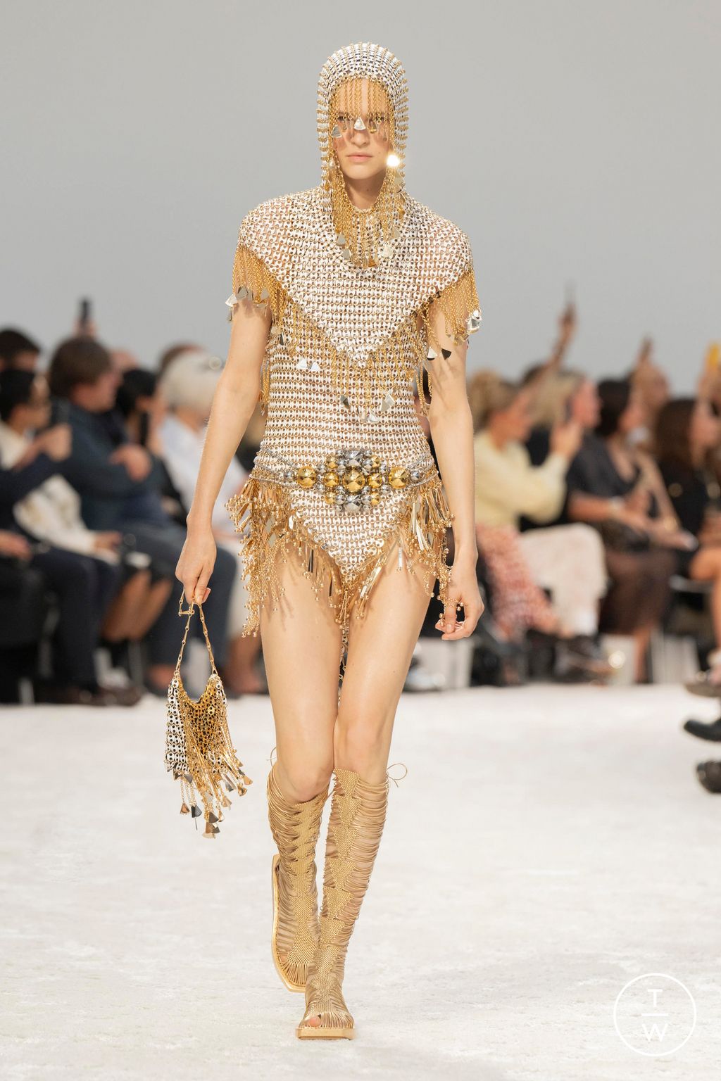 Fashion Week Paris Spring/Summer 2024 look 30 from the Rabanne collection 女装
